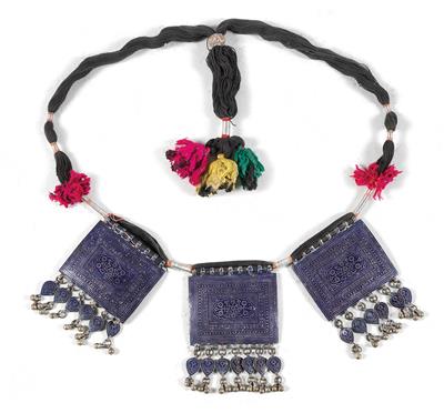 Pakistan, Multan: a necklace with three large plate pendants made of silver with dark blue enamel decoration. - Tribal Art