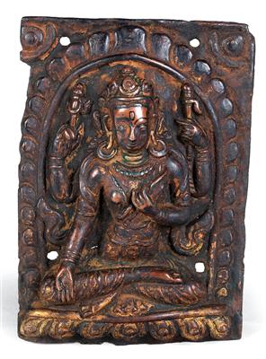 Tibet, Nepal: Eine alte Relief-Platte aus Kupfer, mit einer sitzenden Figur des Bodhisattva ‘Avalokiteshvara’. - Tribal Art