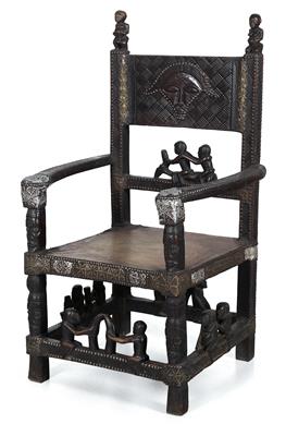 Chokwe, Angola, Democratic Republic of Congo, Zambia: an unusual pageant or chief’s chair. With rich relief and figural decoration, carved out from the same piece, as well as with metal ornamentation. - Tribal Art