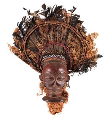 Chokwe, Angola, Democratic Republic of Congo, Zambia: a mask of the ‘chihongo’ type, representing a chief. With feather headdress and decoration of glass beads. - Tribal Art