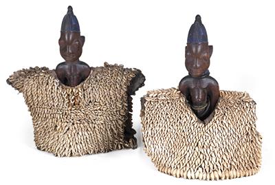 Yoruba, Nigeria: a pair of ‘ibeji figures’ (two items), with capes inlaid with cowrie shells. Style: Saki, Oyo. - Tribal Art