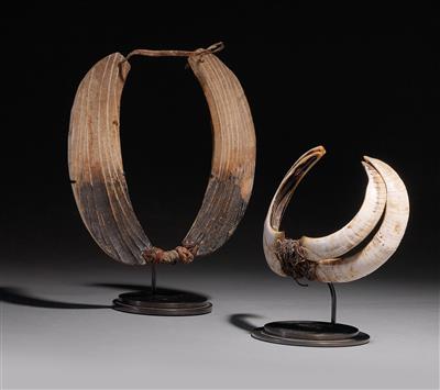 2 archaic pieces of jewelry, boar tusks and horn. - Source