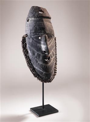 An important and rare Sepik mask. - Mimoevropské a domorodé umění