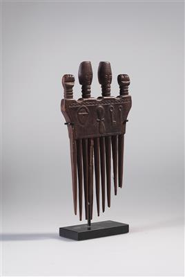 A Fante Comb. - Tribal Art