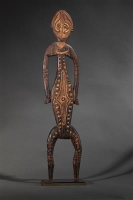 A fine old Bioma Figure, Papuan Gulf - - Mimoevropské a domorodé umění
