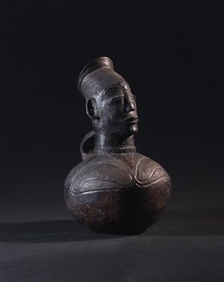 A fine Mangbetu Terracotta vessel Sundu, - Tribal Art