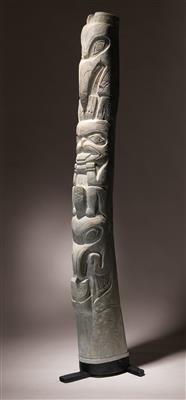 A large Haida Totem (crest) pole, British Columbia, 19th century. - Tribal Art