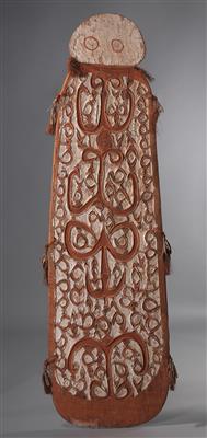 An early North West Asmat shield, - Tribal Art