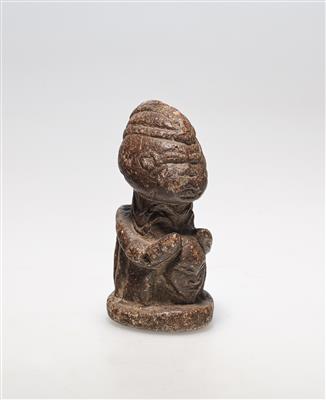 A small Nomoli figure, around 1900. - Tribal Art