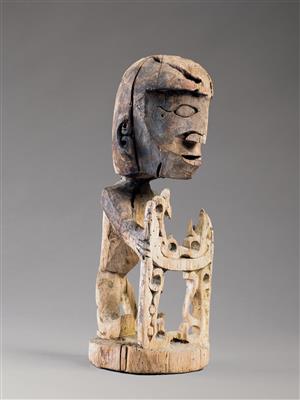 A Korwar ancestral figure. - Tribal Art