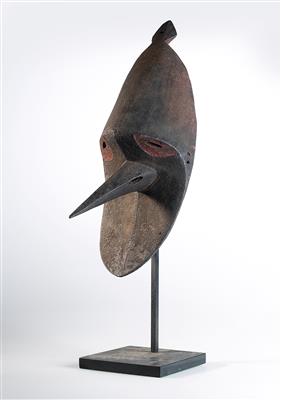 A Barag male spirit mask, early 20th century. - Mimoevropské a domorodé umění
