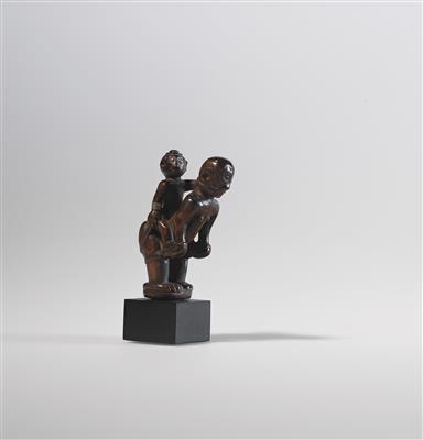 An unusual Lombok figure, probably made as a keris handle, 19th century. - Mimoevropské a domorodé umění