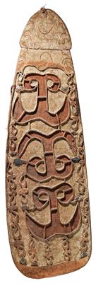 A fine Northwest Asmat ancestral shield. - Tribal Art