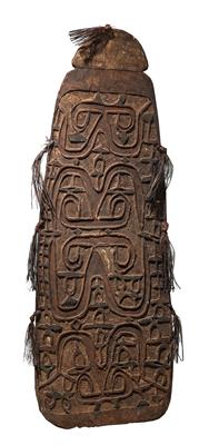 A fine Northwest Asmat ancestral shield. - Mimoevropské a domorodé umění