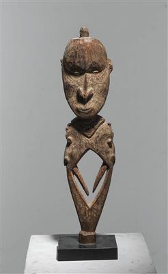 A fine Yatmul Janus hook figure with clear rests of polychrome. - Tribal Art