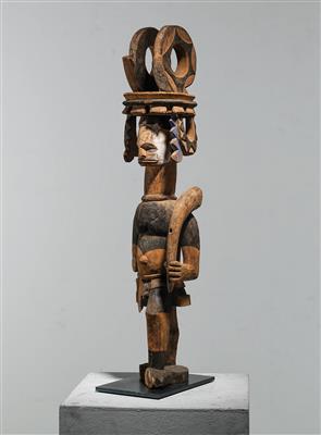Eine große und kunstvolle Ikenga-Kriegerfigur. - Stammeskunst/Tribal-Art