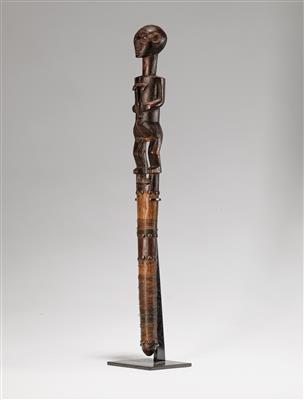 A rare East African staff (adze) with figure, - Tribal Art