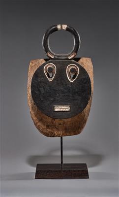 'Kplekple' mask. - Tribal Art