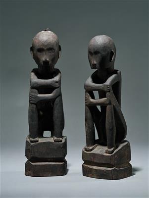 A pair of seated Bulul figures, Ifugao people, Northern Philippines. - Tribal Art