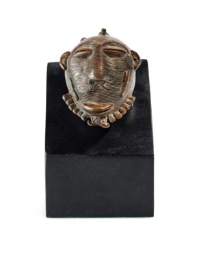 A Fine Bronze Head - Mimoevropské a domorodé umění
