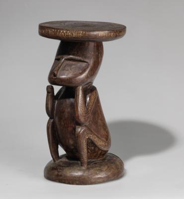 A fine Trobriand caryatid figure seat. - Arte Tribale