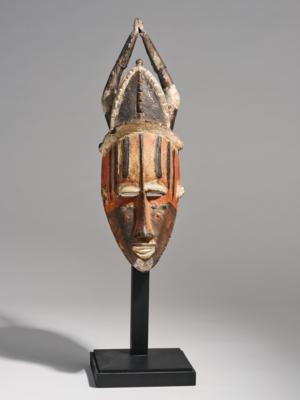 A great Urhobo 'Oni-edjo' mask, - Arte Tribale