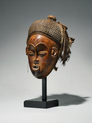 A Mwana Pwo mask, - Mimoevropské a domorodé umění