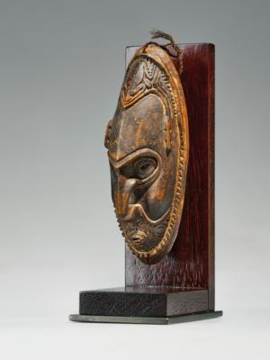 A very fine Sepik amulet mask. - Tribal Art