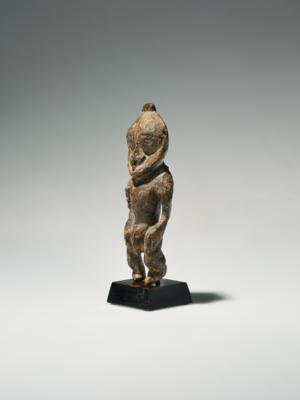 An archaic Boiken ancestral figure, - Mimoevropské a domorodé umění