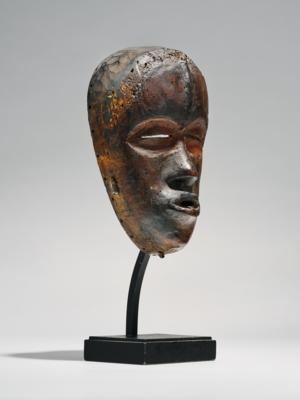 An archaic Dan mask, - Mimoevropské a domorodé umění