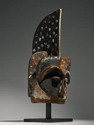 An important 'Emboli' Bakota mask, - Arte Tribale