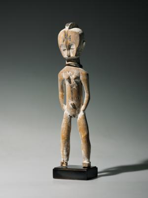 An unusual Fang Ngontang figure, - Mimoevropské a domorodé umění