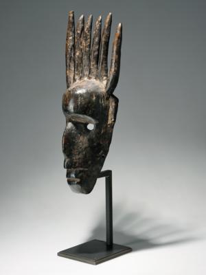 Dance mask of the initiation society of N'Tomo, - Mimoevropské a domorodé umění