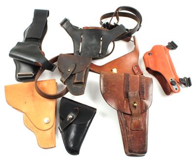 Konvolut bestehend aus sieben Pistolentaschen und Zubehör, - Jagd-, Sport- und Sammlerwaffen