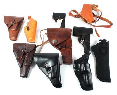 Konvolut bestehend aus zehn Pistolen-/Revolvertaschen und Holstern - Jagd-, Sport- und Sammlerwaffen