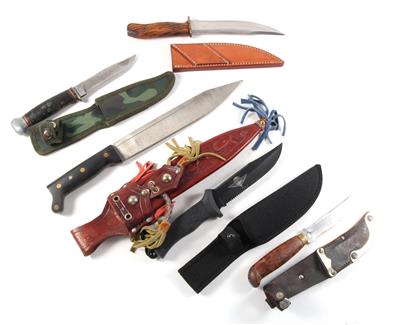 Konvolut bestehend aus fünf Messern, - Jagd-, Sport- und Sammlerwaffen