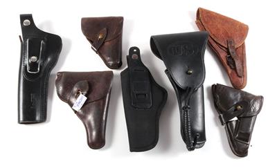 Konvolut bestehend aus sieben Pistolen-/Revolvertaschen und Holstern - Jagd-, Sport- und Sammlerwaffen