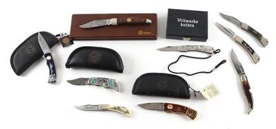 Konvolut aus 9 Messern, darunter Böker Klappmesser in der Columbus Edition mit Holzschatulle, - Sporting and Vintage Guns