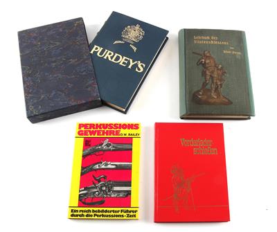 Konvolut aus vier Büchern: Purdey's - über die Firmen- und Familiengeschichte von Richard Beaumont, - Armi da caccia, competizione e collezionismo