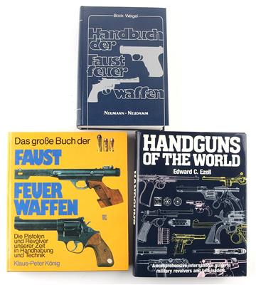 Konvolut aus drei Büchern darunter 'Handbuch der Faustfeuerwaffen', - Jagd-, Sport- und Sammlerwaffen