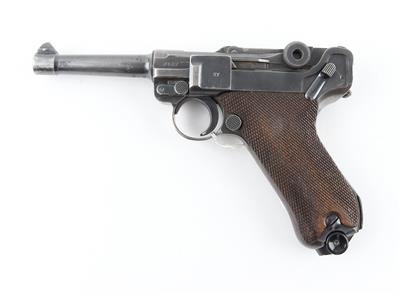 Pistole, Mauser - Oberndorf, Mod.: P08 - Originalzustand, nummerngleich mit Ausnahme der rechten Griffschale, Kal.: 9 mm Para, - Jagd-, Sport- und Sammlerwaffen