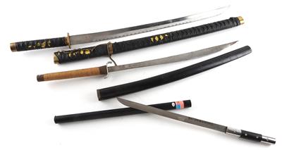 Konvolut aus 3 japanischen Replikaschwertern, - Jagd-, Sport- und Sammlerwaffen