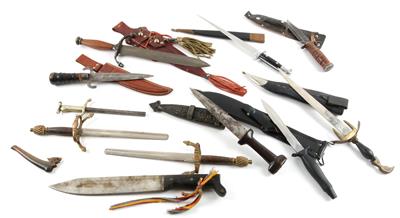 Konvolut aus 10 Dolchen bzw. Messern mit feststehender Klinge, - Jagd-, Sport- und Sammlerwaffen