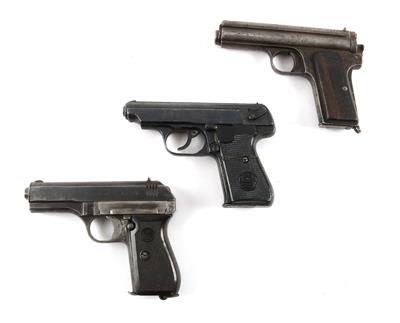 Konvolut aus drei Pistolen im Kal.: 7,65 mm, CZ - Mod.: 27, Frommer - Mod.: Stop und Sauer und Sohn - Mod.: 38, - Armi d'ordinanza