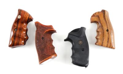 Konvolut aus 4 Revolver-Griffschalen, - Jagd-, Sport- und Sammlerwaffen