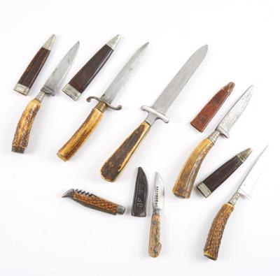 Konvolut aus 4 Nickern, 2 Messer mit feststehender Klinge und jagdl. Taschenmesser, - Sporting & Vintage Guns