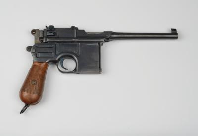 Pistole, Waffenfabrik Mauser - Oberndorf, Mod.: C96 M1912 der österreichischen k. u. k.-Armee mit nummerngleichem Pistolen-Kolben, Kal.: 7,63 mm Mauser, - Jagd-, Sport-, & Sammlerwaffen