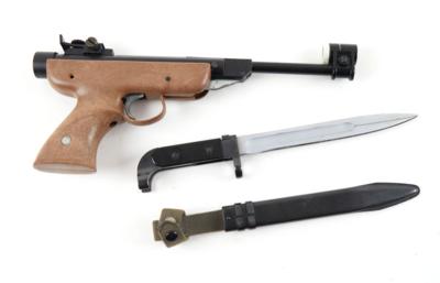 Konvolut aus einer Umarex Luftpistole und einem AK47-Bajonett, - Jagd-, Sport- und Sammlerwaffen
