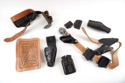 Konvolut aus Holster und Reinigungsmaterial, - Sporting & Vintage Guns