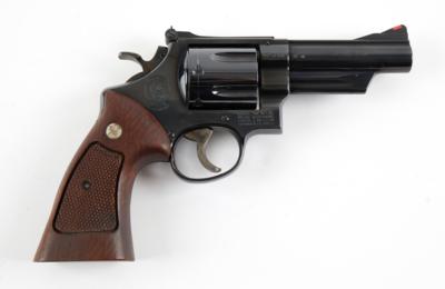 Revolver, Smith  &  Wesson, Mod.: 29-2 in Holzschatulle, Kal.: .44 Mag., - Jagd-, Sport- und Sammlerwaffen